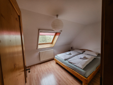 Schlafzimmer 1 Ebene 1 mit Doppelbett
